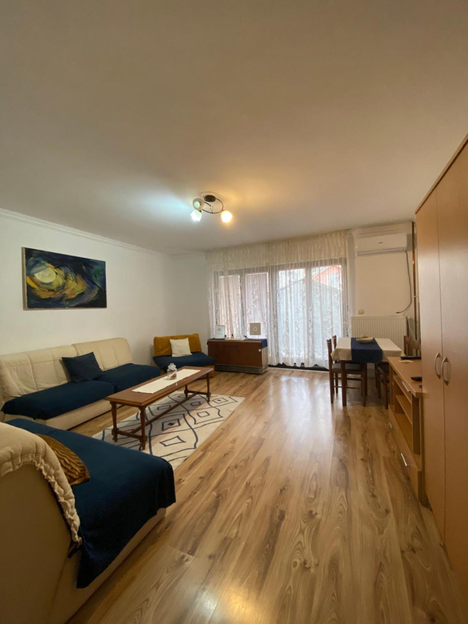 Apartmani Dora Leskovac Leskovac  Kültér fotó